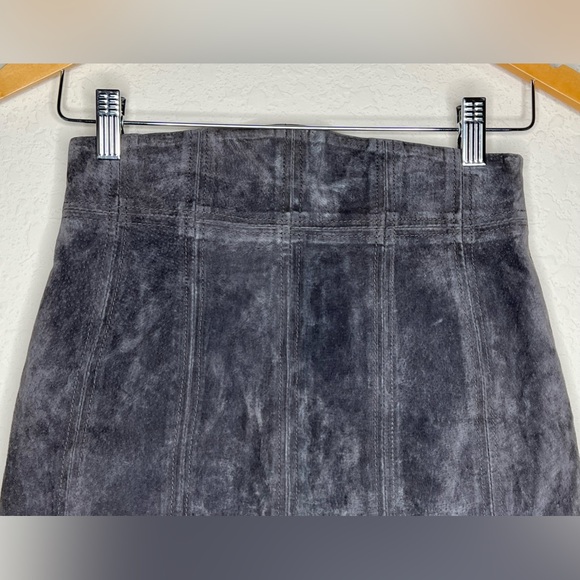 Express Genuine Suede Mini Skirt Womens Size 2 Gray High Waisted NWT - Picture 3 of 13